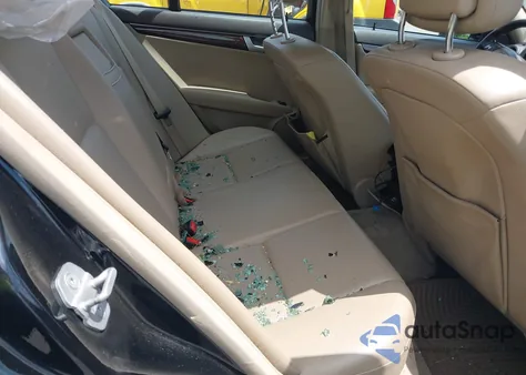 2013 Mercedes-Benz C 300 Luxury 4Matic/Sport 4Matic z USA, uszkodzony, nr VIN WDDGF8AB6DR295124